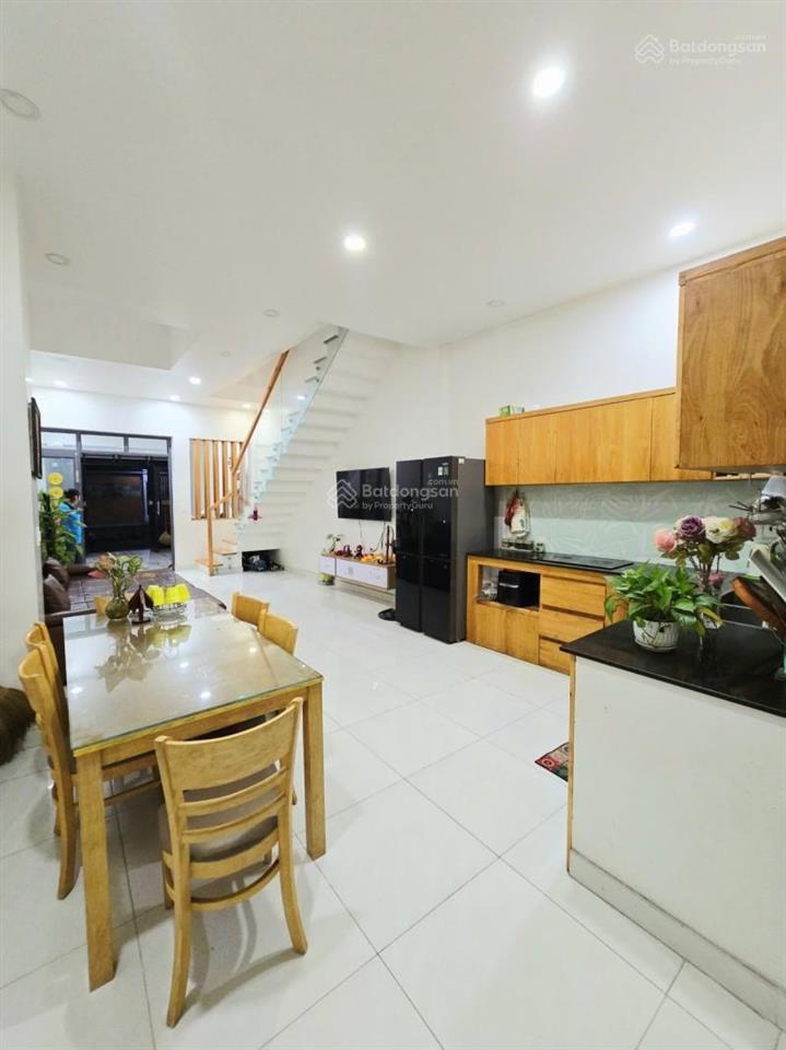 Nhà giá rẻ 3 tầng 71m2, đường trường lưu gần chợ long trường quận 9