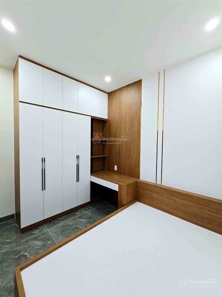 Nhà mới tinh 5 tầng, 4pn, hẻm xe hơi lã xuân oai, gần chợ lò lu, giá 6.9tỷ