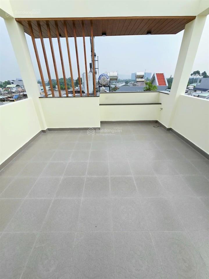 Nhà mới tinh 5 tầng, 4pn, hẻm xe hơi lã xuân oai, gần chợ lò lu, giá 6.9tỷ