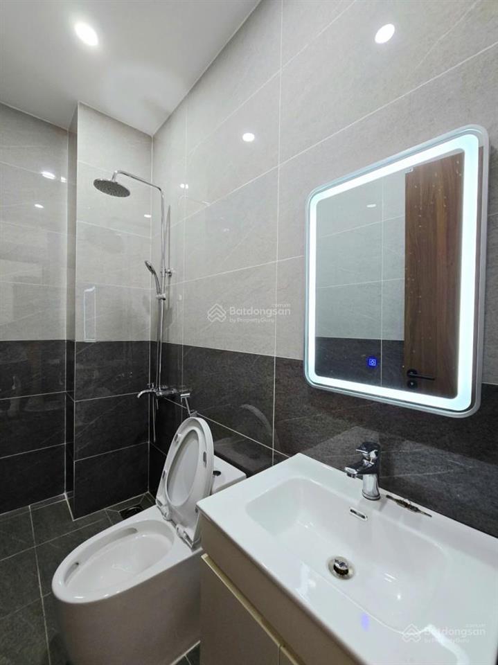 Nhà mới tinh 5 tầng, 4pn, hẻm xe hơi lã xuân oai, gần chợ lò lu, giá 6.9tỷ