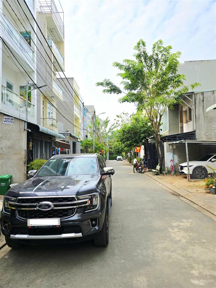 Nhà hẻm 8m rất đẹp võ văn hát, long trường q9 giá 4.4 tỷ