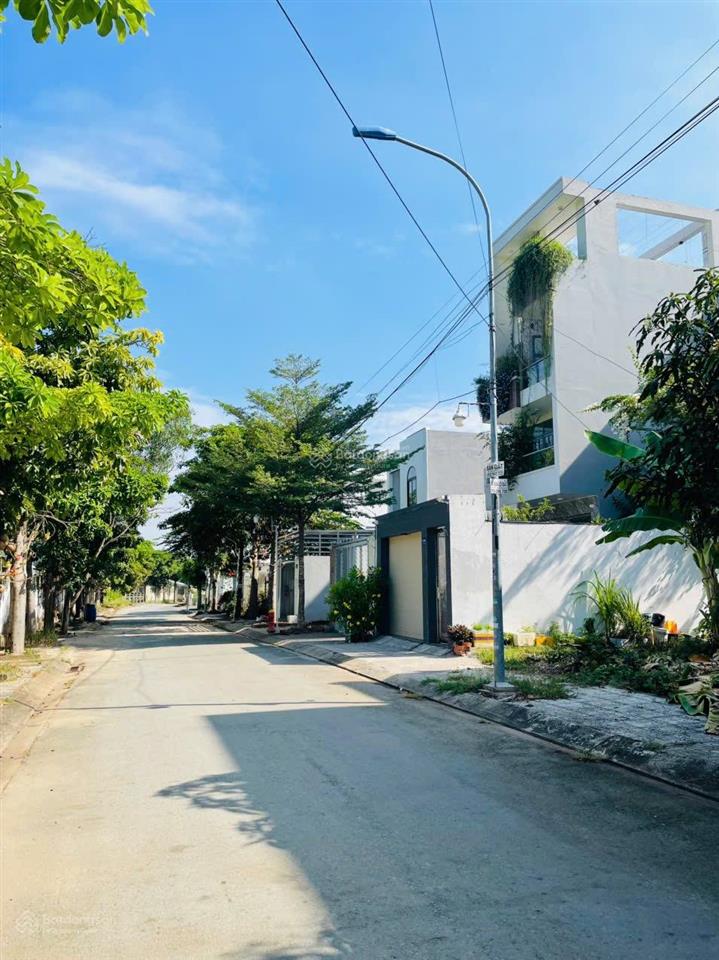 Giảm 400tr nhà phố 5 tầng, 9pn 182m2, kđt đông tăng long đường 9m giá 12.5 tỷ