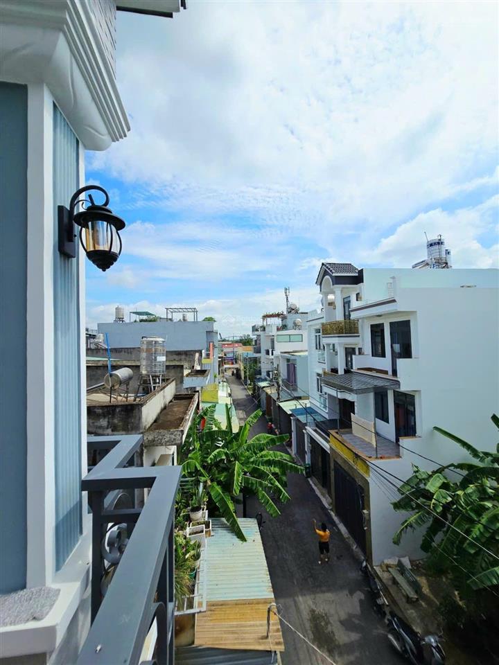 Nhà đẹp 4 tầng hẻm xe hơi lò lu q9, dt 60m2  gần vinhomes