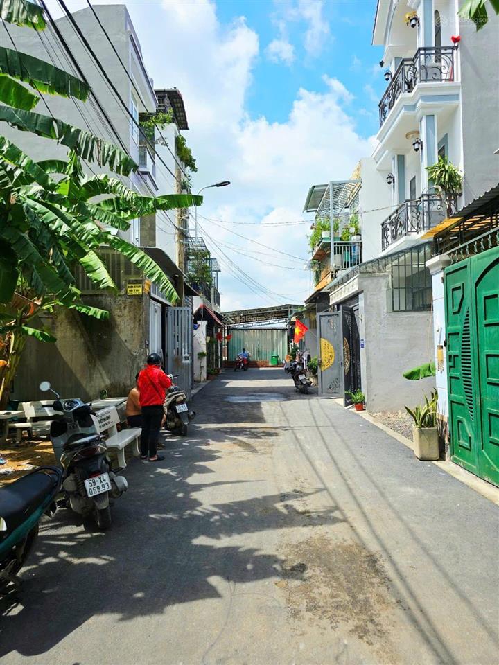 Nhà đẹp 4 tầng hẻm xe hơi lò lu q9, dt 60m2  gần vinhomes