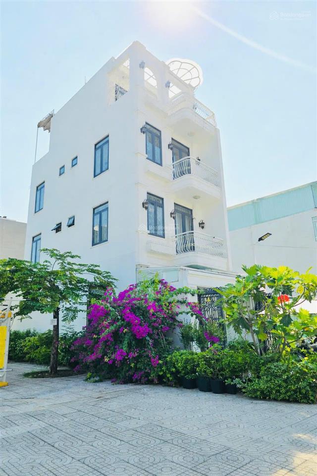Nhà đẹp 4 tầng, 4pn, góc công viên thoáng đẹp võ văn hát long trường q9