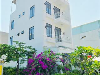 Nhà đẹp 4 tầng, 4pn, góc công viên thoáng đẹp võ văn hát long trường q9