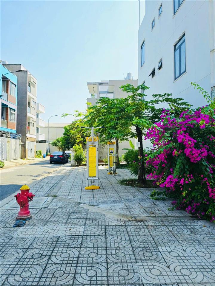 Nhà đẹp 4 tầng, 4pn, góc công viên thoáng đẹp võ văn hát long trường q9
