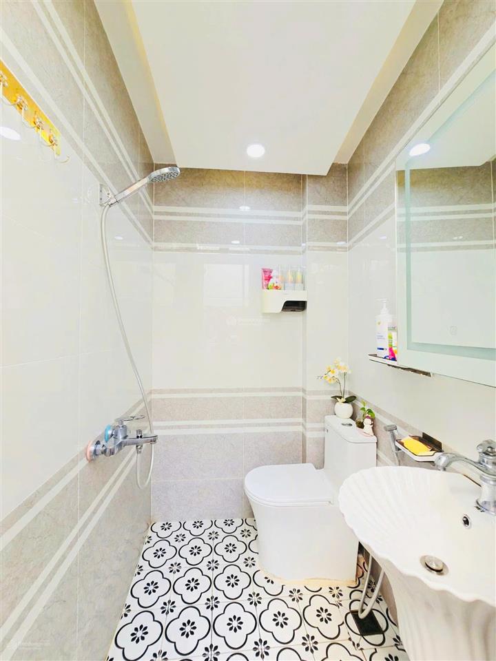 Nhà đẹp 4 tầng, 4pn, góc công viên thoáng đẹp võ văn hát long trường q9