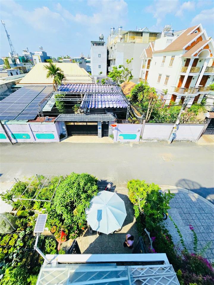 Nhà đẹp 4 tầng, 4pn, góc công viên thoáng đẹp võ văn hát long trường q9