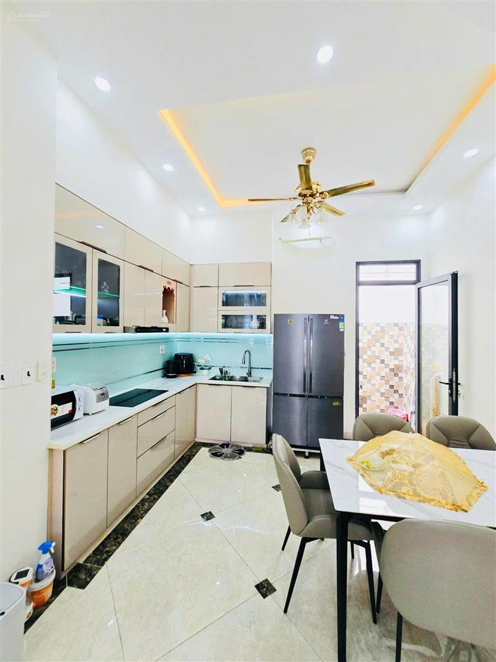 Nhà đẹp 4 tầng, 4pn, góc công viên thoáng đẹp võ văn hát long trường q9