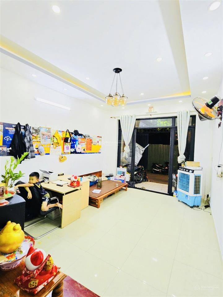 Nhà phố 54m2, 3 tầng cách võ văn hát 20m, gần đh tài chính marketing