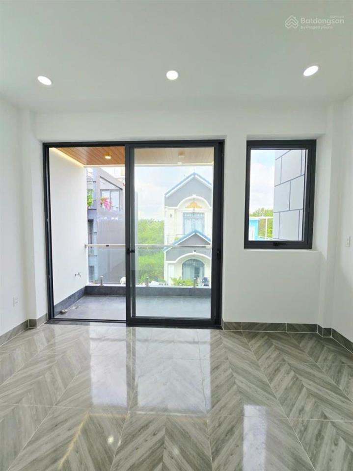 Nhà mới đẹp 3 tầng, 4pn, hẻm xe hơi 6m, gần chợ long trường q9