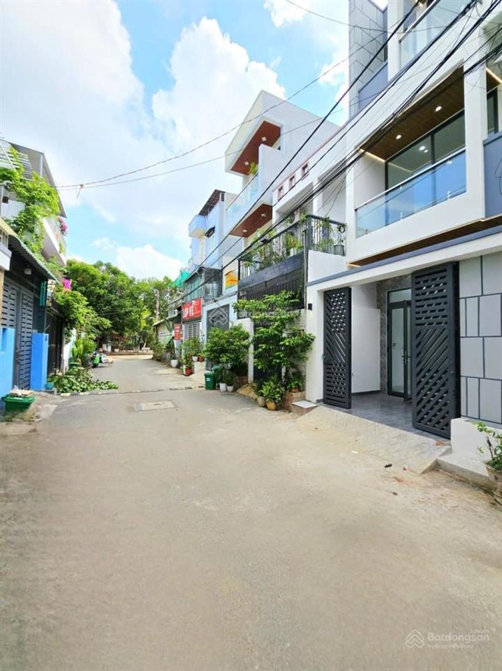 Nhà mới đẹp 3 tầng, 4pn, hẻm xe hơi 6m, gần chợ long trường q9