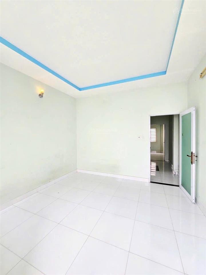 Nhà phố dtsd 112m hoàn công đủ đường ô tô gần uỷ ban p.long trường.