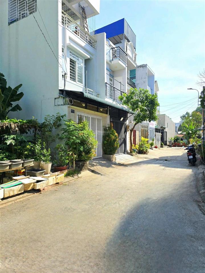Nhà phố dtsd 112m hoàn công đủ đường ô tô gần uỷ ban p.long trường.