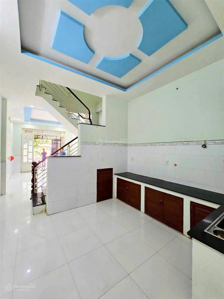 Nhà phố dtsd 112m hoàn công đủ đường ô tô gần uỷ ban p.long trường.