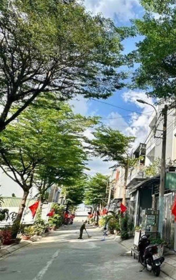 4.7 tỷ (còn thương lượng) nhà phố 60m ngang 5m, cạnh kđt đông tăng long q9