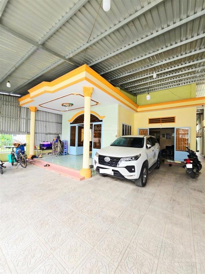 Chủ ngộp gấp bán tổng giảm 3.2tỷ, dt 200m2  giá 42.5 tr/m2