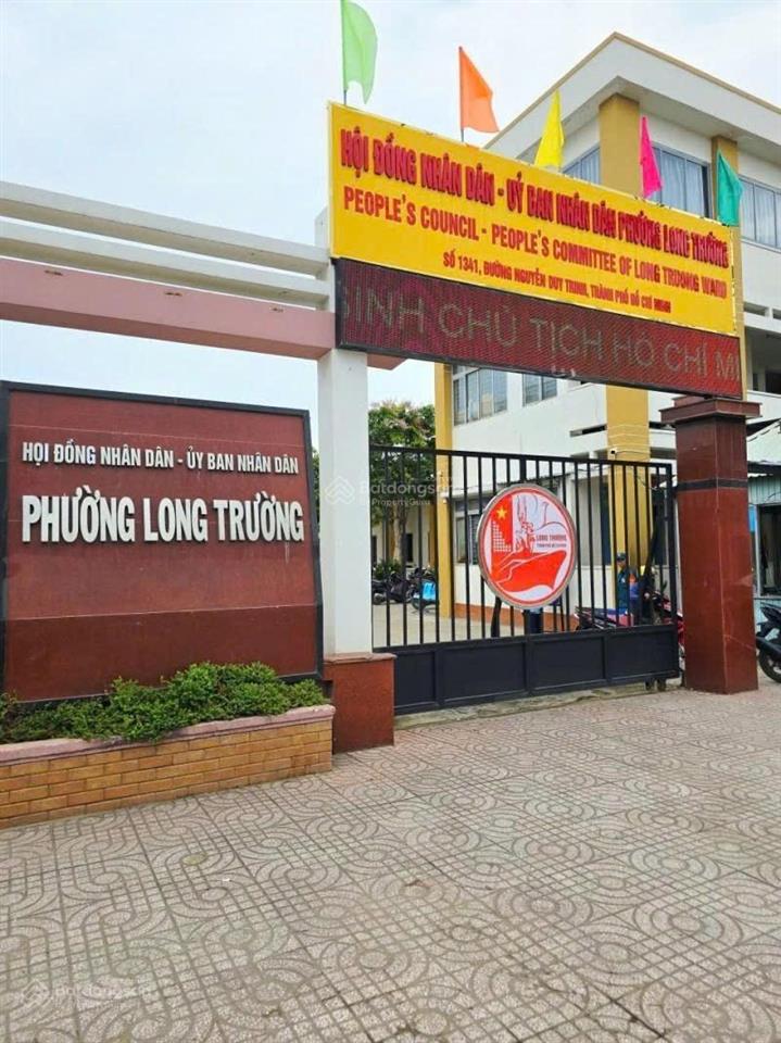 Nhà 3 tầng long trường 3pn ô tô tới cửa gần kđt đông tăng long.