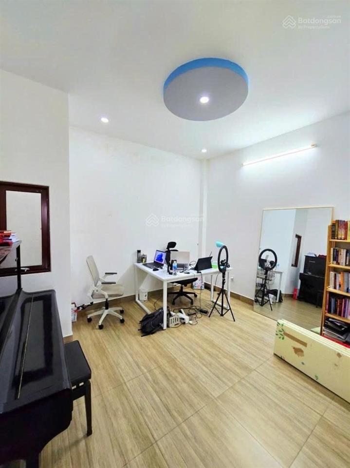 Nhà 3 tầng long trường 3pn ô tô tới cửa gần kđt đông tăng long.