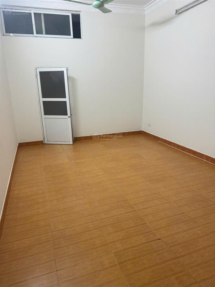 Chính chủ cho thuê nhà riêng 70m2,3,5 tầng, 3pn,gần chợ, trường c1,2,3 thanh trì,vh. ưu tiên hộ gdd