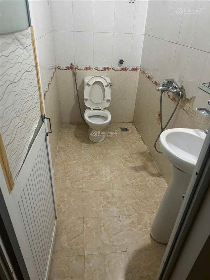 Chính chủ cho thuê nhà riêng 70m2,3,5 tầng, 3pn,gần chợ, trường c1,2,3 thanh trì,vh. ưu tiên hộ gdd