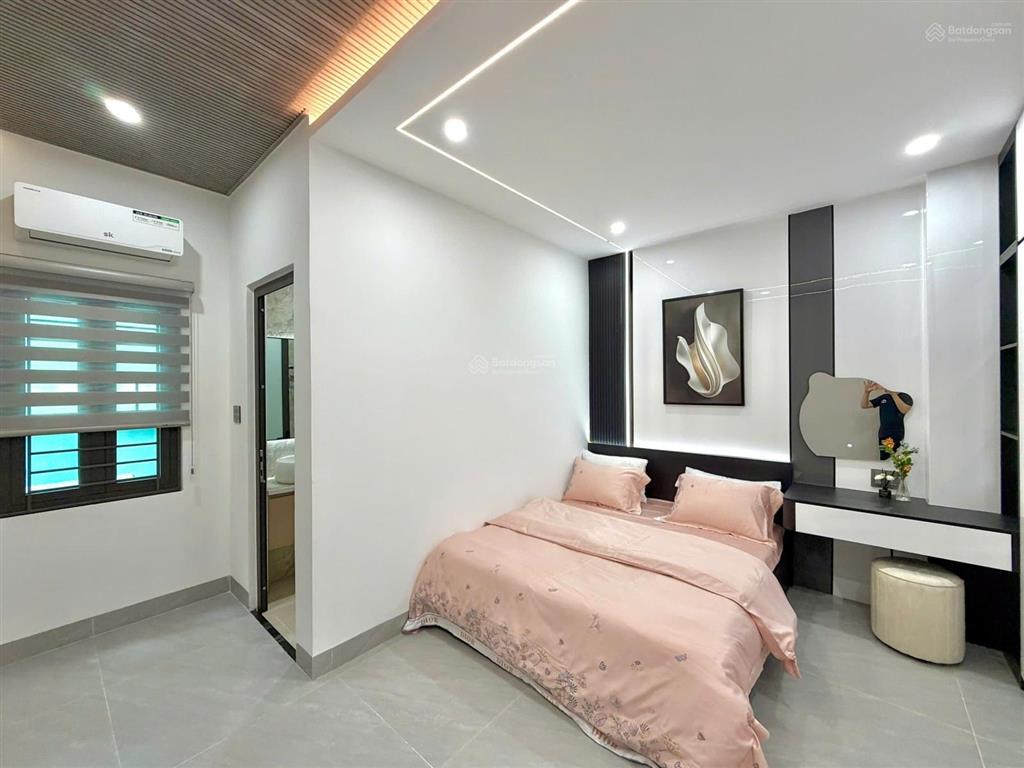 Nhà mt đường quy hoạch 5.5m sát trần cao vân gần biển ntt