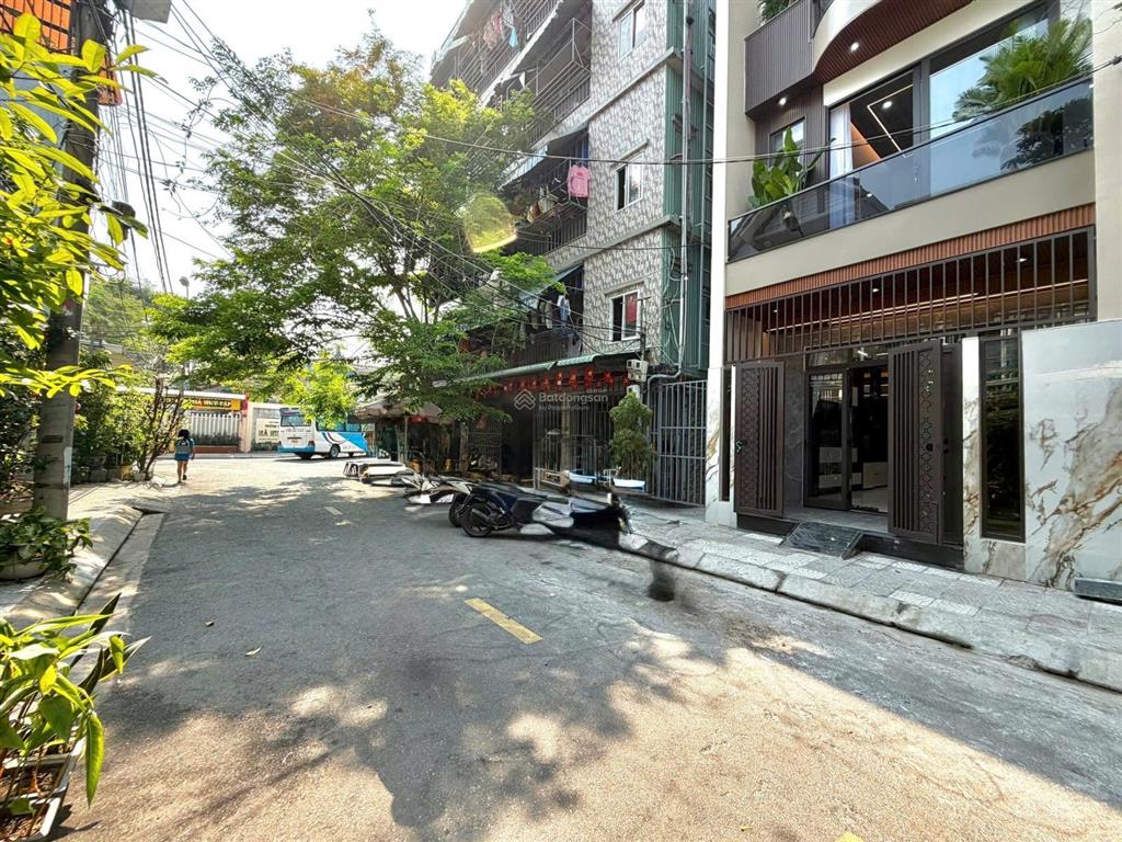 Nhà mt đường quy hoạch 5.5m sát trần cao vân gần biển ntt