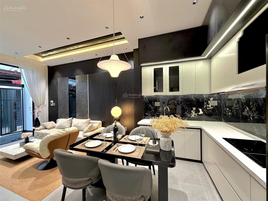 Chỉ sau lưng mt .60m2 ngang 5m ôtô đỗ sát nhà đường nguyễn nghiêm thanh khê