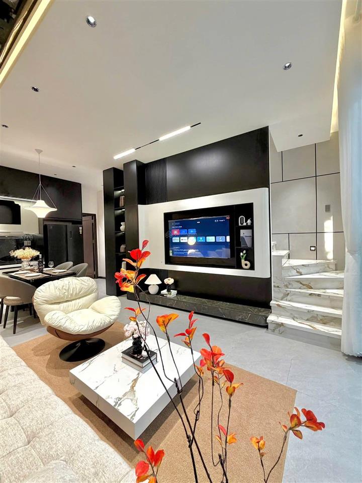Chỉ sau lưng mt .60m2 ngang 5m ôtô đỗ sát nhà đường nguyễn nghiêm thanh khê