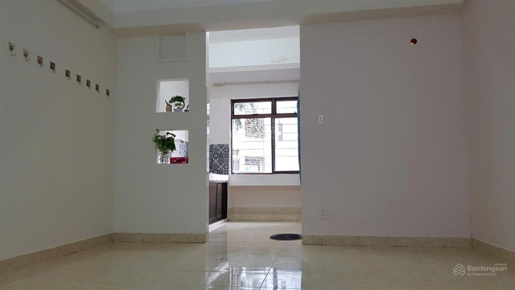 Cho thuê cc tôn thất thuyết, 6 triệu, 33m2, 1pn, 1wc, không nội thất ở q4, hcm