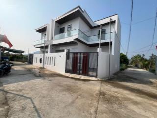 Nhà đẹp 1 trệt 1 lầu full thổ cư ngang 8m diên toàn, diên khánh cách biển nha trang 8km