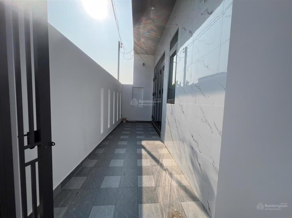Nhà đẹp 1 trệt 1 lầu full thổ cư ngang 8m diên toàn, diên khánh cách biển nha trang 8km