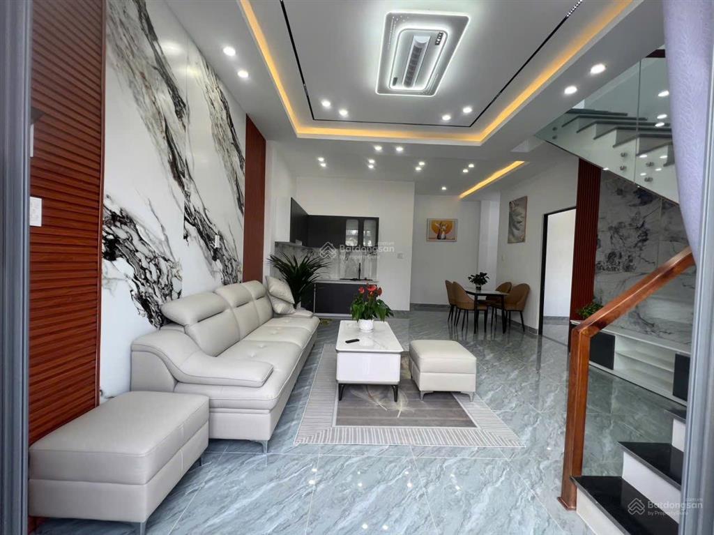Nhà đẹp 1 trệt 1 lầu full thổ cư ngang 8m diên toàn, diên khánh cách biển nha trang 8km