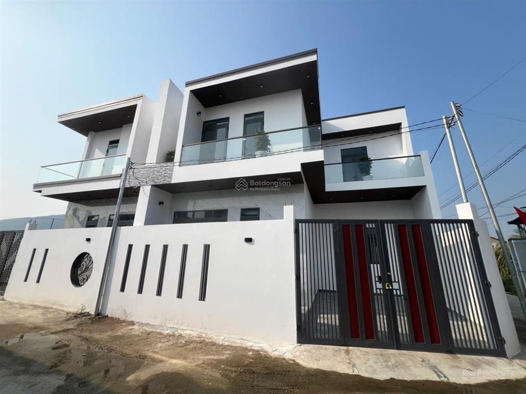Nhà đẹp 1 trệt 1 lầu full thổ cư ngang 8m diên toàn, diên khánh cách biển nha trang 8km
