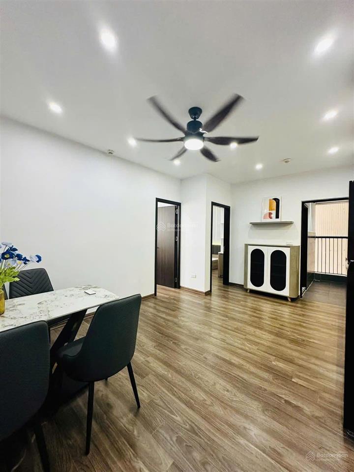 Bán gấp căn 2 ngủ 60m2 tại vinaconex 2 kim văn kim lũ giá chỉ 70tr/m   0986 726 ***