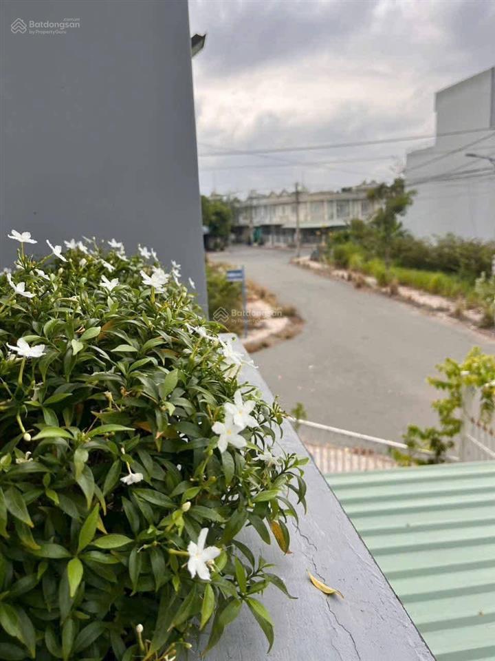 Nhà ở xã hội 1 lầu bùi văn sự, xã qui đức, bình chánh, 84m2, cách cầu ông thìn 600m, 400tr nhận nhà
