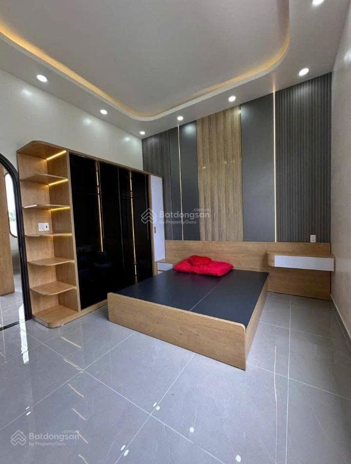 Nhà sân vườn cấp 4 ngay chợ qui đức, tp. hcm, 3pn lớn, 205m2, cách cầu ông thìn 300m