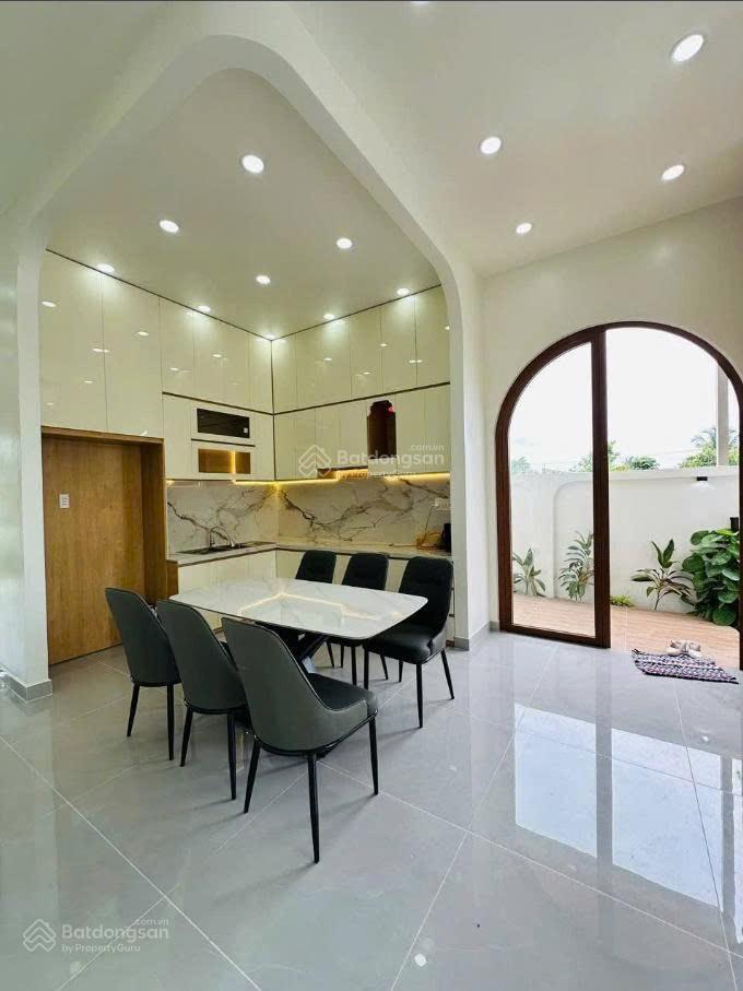 Nhà sân vườn cấp 4 ngay chợ qui đức, tp. hcm, 3pn lớn, 205m2, cách cầu ông thìn 300m