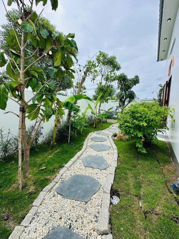 Nhà sân vườn cấp 4 ngay chợ qui đức, tp. hcm, 3pn lớn, 205m2, cách cầu ông thìn 300m