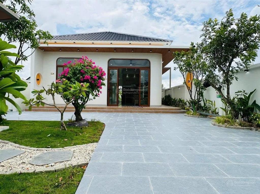 Nhà sân vườn cấp 4 ngay chợ qui đức, tp. hcm, 3pn lớn, 205m2, cách cầu ông thìn 300m