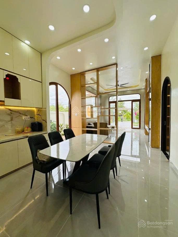 Nhà sân vườn cấp 4 ngay chợ qui đức, tp. hcm, 3pn lớn, 205m2, cách cầu ông thìn 300m
