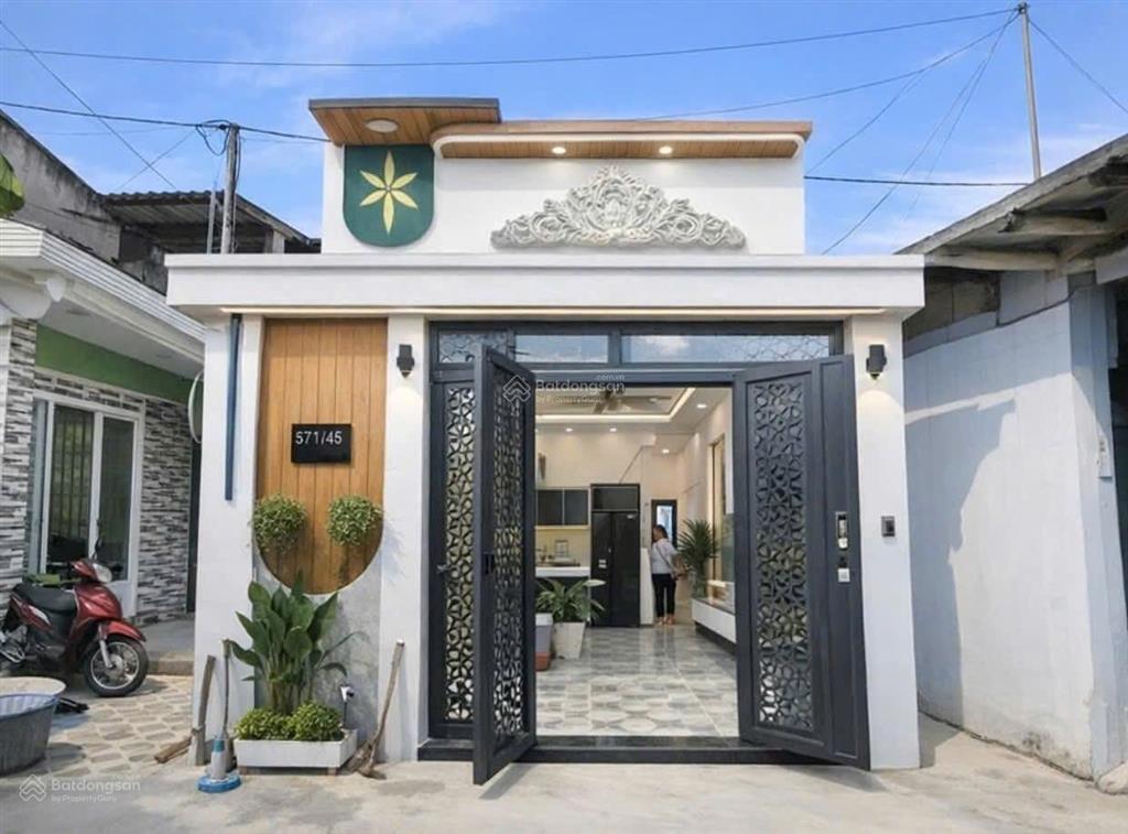 Bán nhà cấp 4 gần bưu điện bình chánh, đường tân túc, 2pn khu dân cư đông, 67,2m2 giá 835 triệu