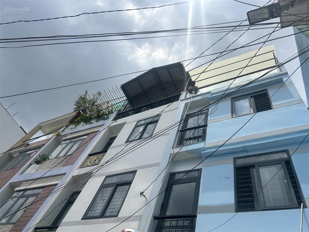 Phòng mới đẹp 100% 16m2wc riếng máy lạnh ban công