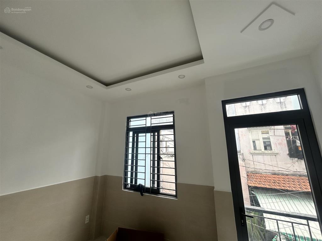Phòng mới đẹp 100% 16m2wc riếng máy lạnh ban công