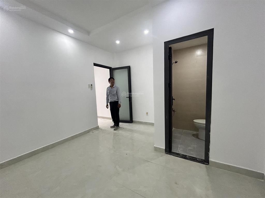 Phòng mới đẹp 100% 16m2wc riếng máy lạnh ban công