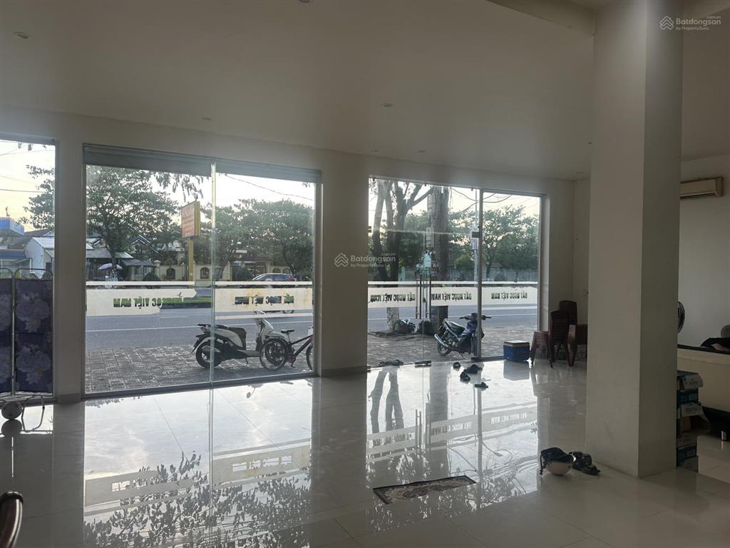 Bán gấp nr 300m2, 12pn, 10wc tại trần hưng đạo, 17 tỷ vnd, chính chủ