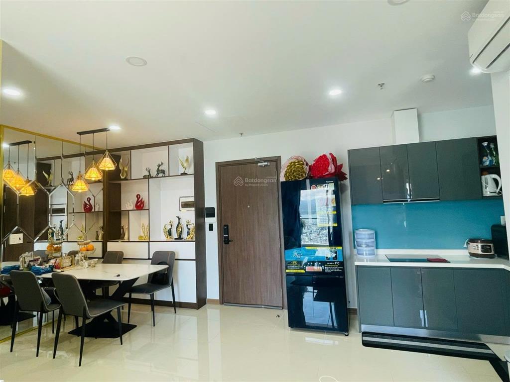 Chính chủ chuyển nhượng căn 2pn, nội thất như hình giá 2ty2 (lỗ 200tr) view vịnh biển