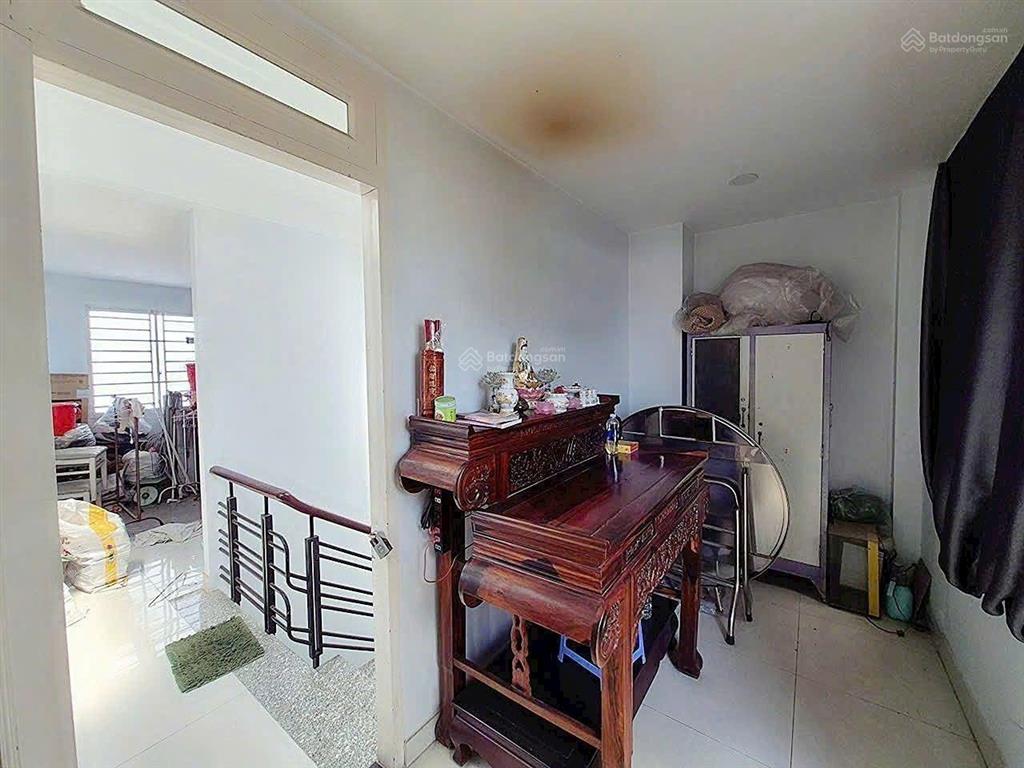 Bán nhà giáp chợ bình thành, hẻm 5m, dt 70m2 nhà xây ở, còn mới 80%. chắc chắn, kiên cố