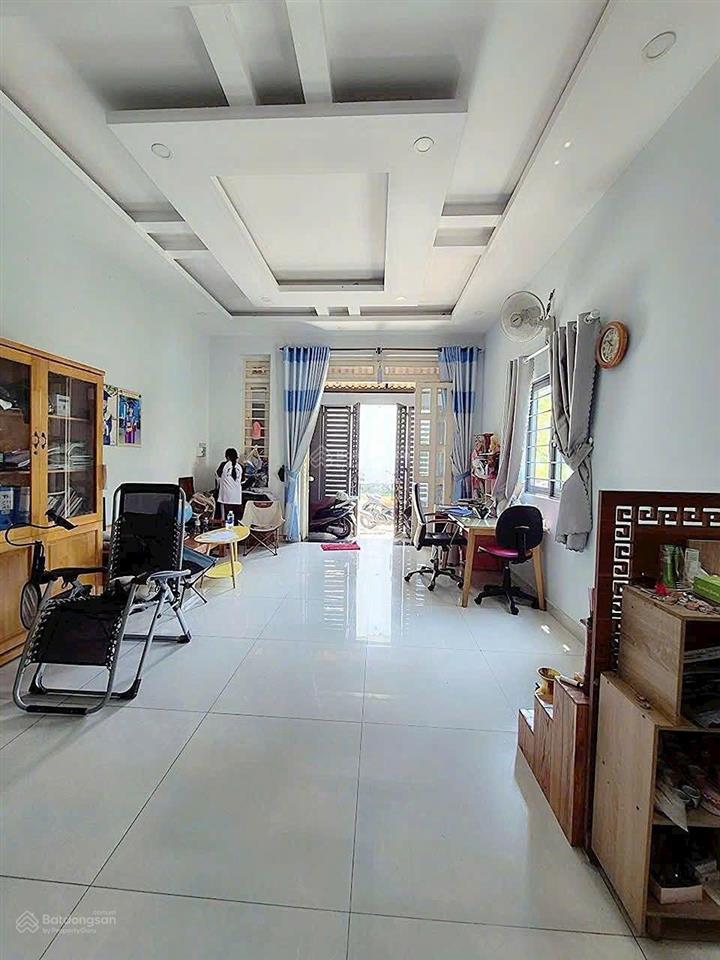 Bán nhà giáp chợ bình thành, hẻm 5m, dt 70m2 nhà xây ở, còn mới 80%. chắc chắn, kiên cố